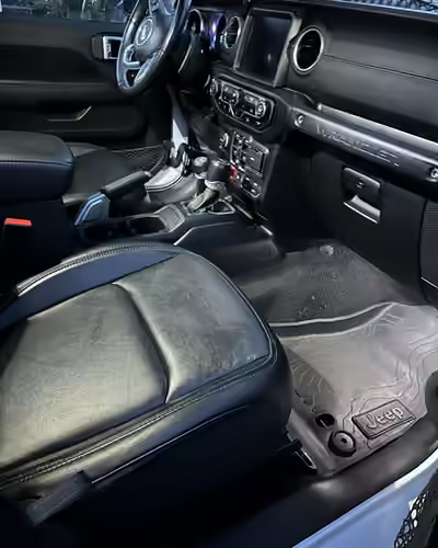 Jeep Wrangler 4xe Front seats & floor after